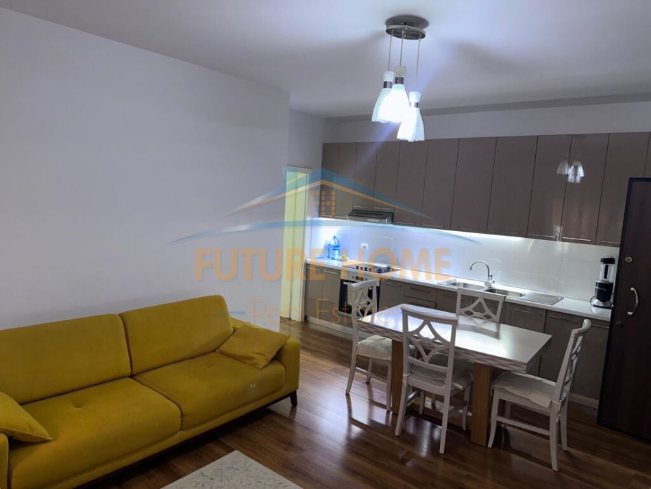 Tirane, jepet me qera apartament 2+1+Ballkon+Post Parkimi,  Kati 1, 105 m² 750 € (Liqeni i Thate)