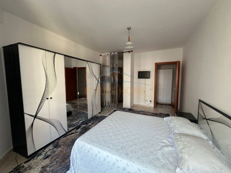 Tirane, shitet apartament 2+1+Ballkon Kati 8, 105 m² 210.000 € (Reshit Petrela)