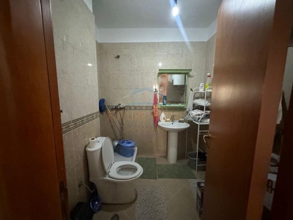 Tirane, shitet apartament 2+1+Ballkon Kati 8, 105 m² 210.000 € (Reshit Petrela)