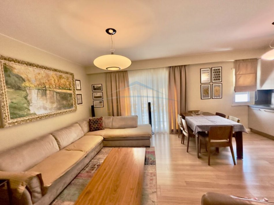 Tirane, shitet apartament 3+1+Ballkon Kati 5, 125 m² 196.000 € (5 Maji)
