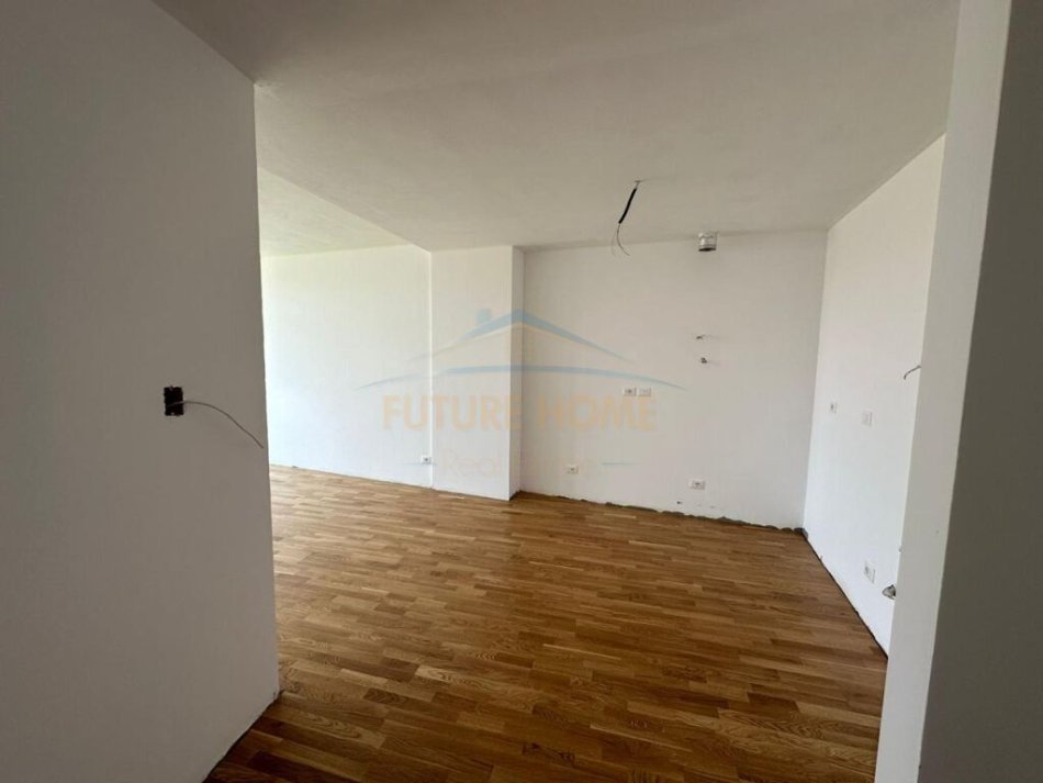 Tirane, jepet me qera ambjent biznesi Kati 4, 93 m² 1.200 € (Rruga e Kosovareve)