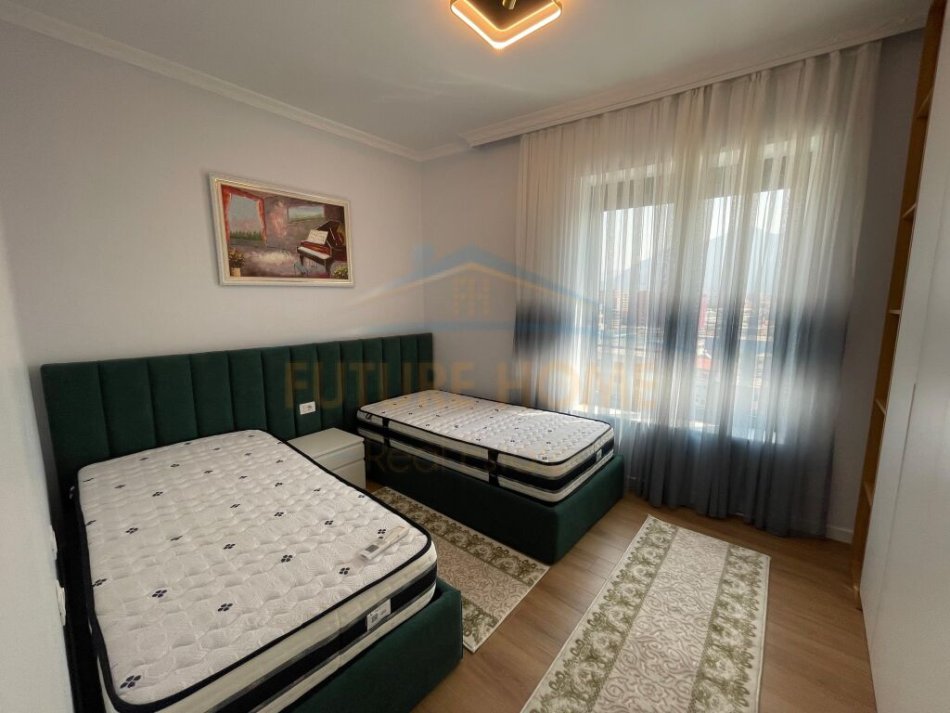 Tirane, jepet me qera apartament 2+1+Ballkon Kati 8, 99 m² 850 € (Stacioni i Trenit)