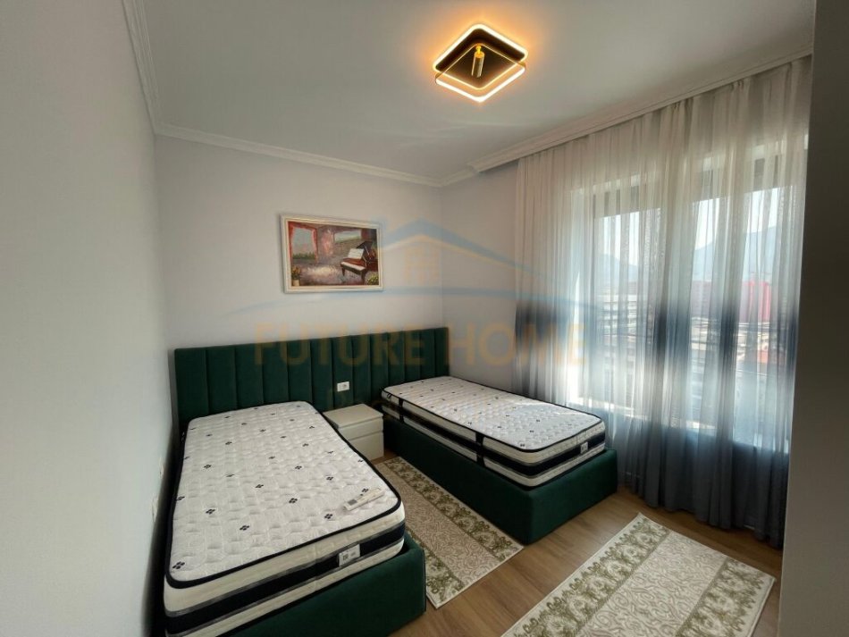 Tirane, jepet me qera apartament 2+1+Ballkon Kati 8, 99 m² 850 € (Stacioni i trenit)