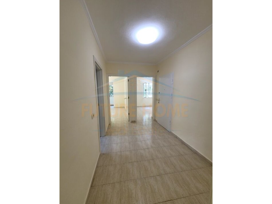 Tirane, shitet apartament 2+1+Ballkon Kati 2, 77 m² 132.000 € (Ali Demi)