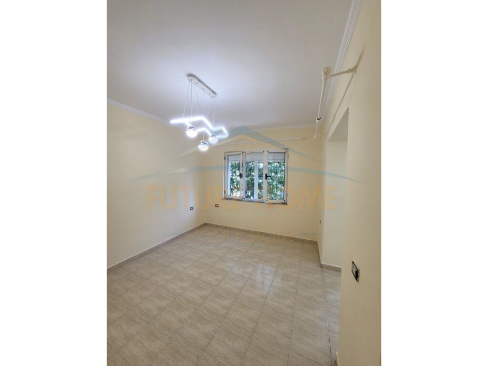 Tirane, shitet apartament 2+1+Ballkon Kati 2, 77 m² 132.000 € (Ali Demi)