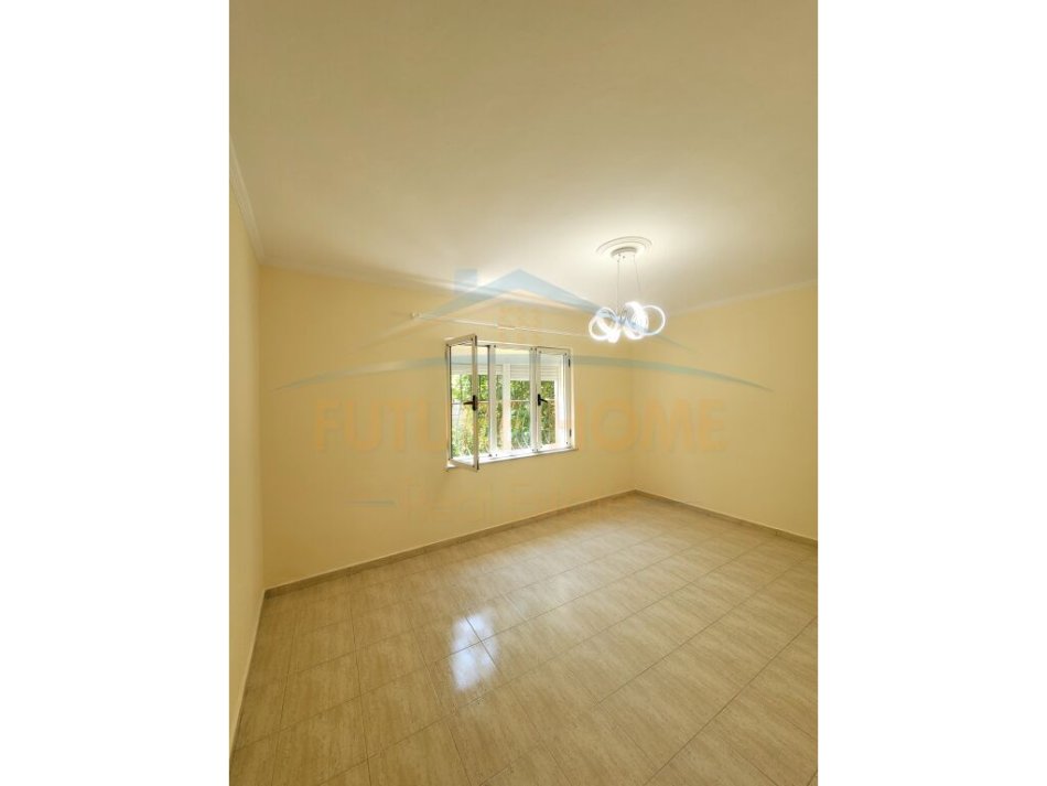 Tirane, shitet apartament 2+1+Ballkon Kati 2, 77 m² 132.000 € (Ali Demi)