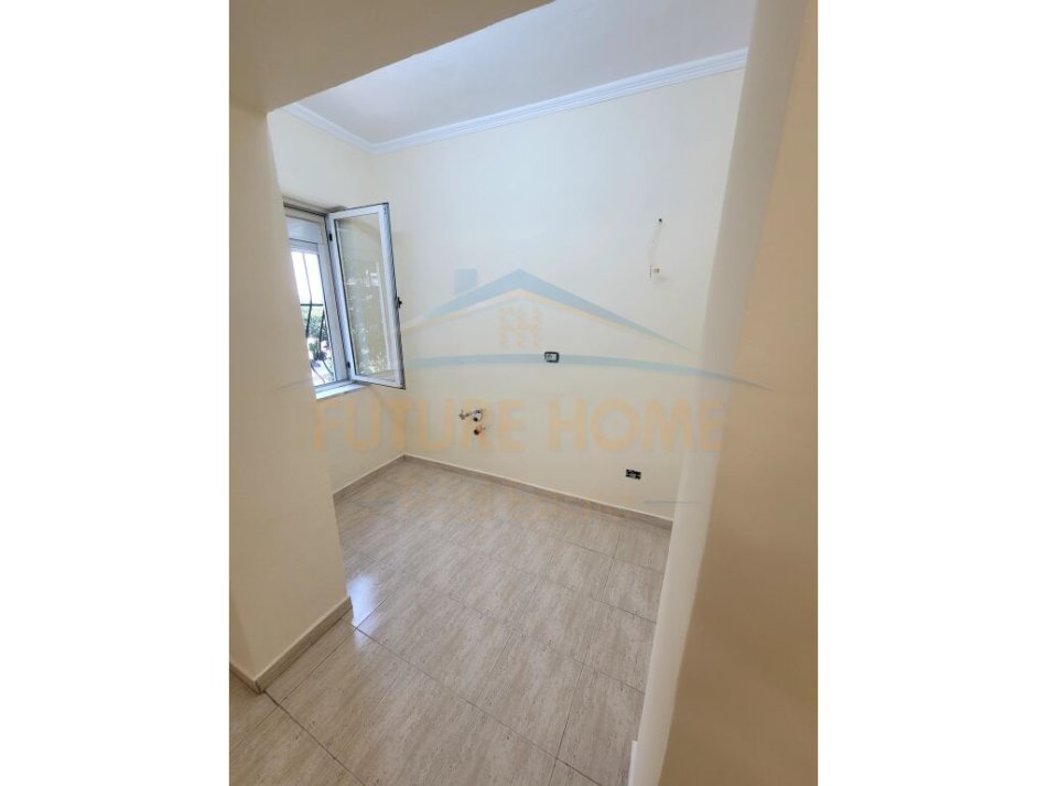 Tirane, shitet apartament 2+1+Ballkon Kati 2, 77 m² 132.000 € (Ali Demi)