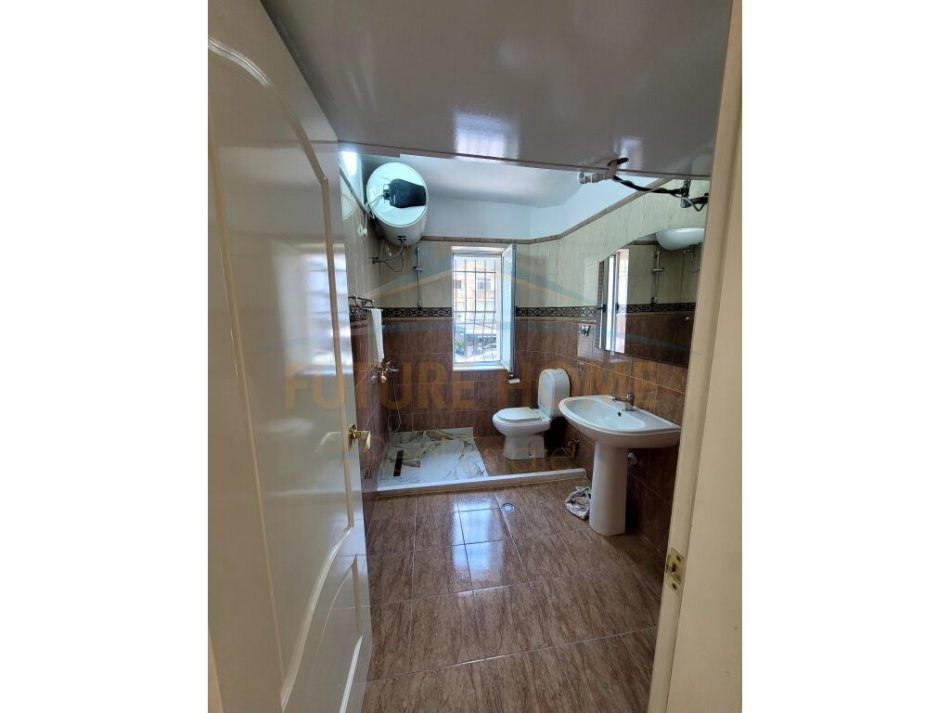 Tirane, shitet apartament 2+1+Ballkon Kati 2, 77 m² 132.000 € (Ali Demi)
