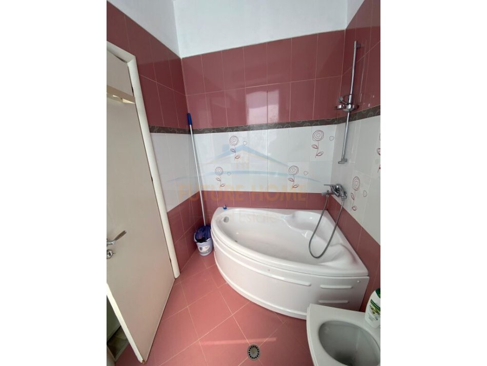 Tirane, jepet me qera apartament 3+1 Kati 1, 107 m² 600 € 