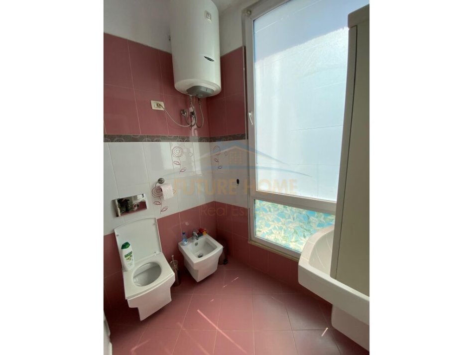 Tirane, jepet me qera apartament 3+1 Kati 1, 107 m² 650 € (Kodra e Diellit 1)