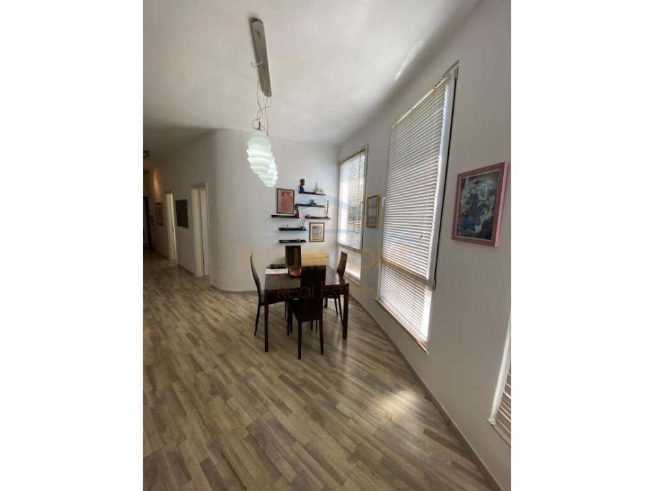 Tirane, jepet me qera apartament 3+1 Kati 1, 107 m² 650 € (Kodra e Diellit 1)