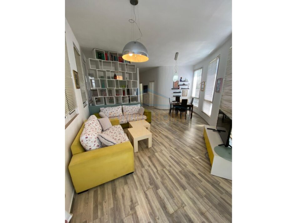 Tirane, jepet me qera apartament 3+1 Kati 1, 107 m² 700 € (KODRA E DIELLIT 1)