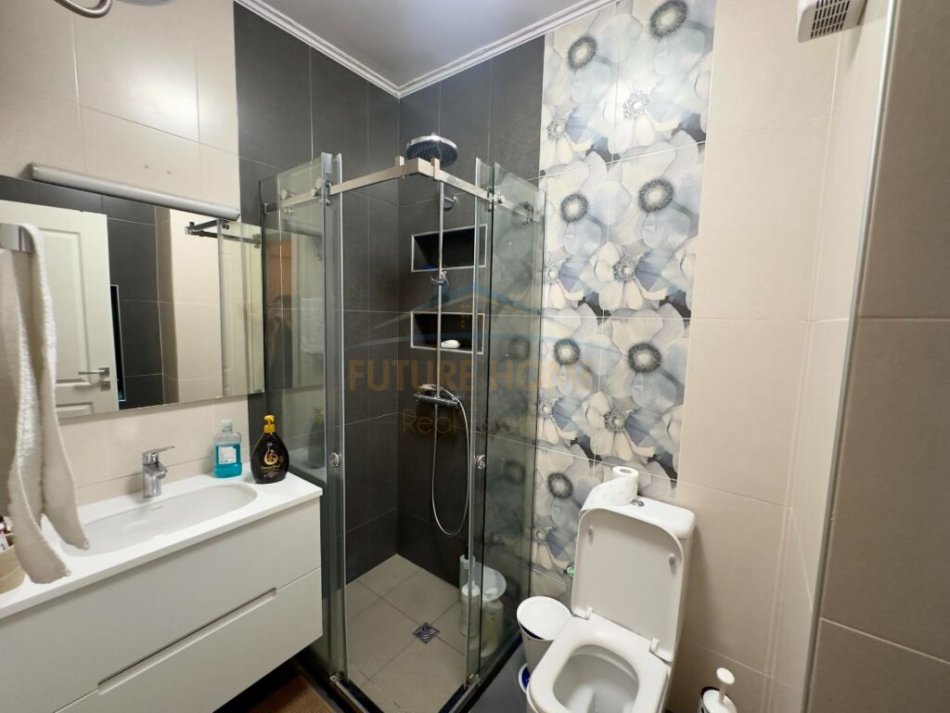 Tirane, shitet apartament 3+1+Ballkon Kati 5, 125 m² 196.000 € (5 Maji)