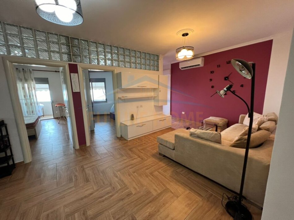 Durres, jepet me qera apartament 2+1 Kati 11, 83 m² 500 € (UKD, Durres.)