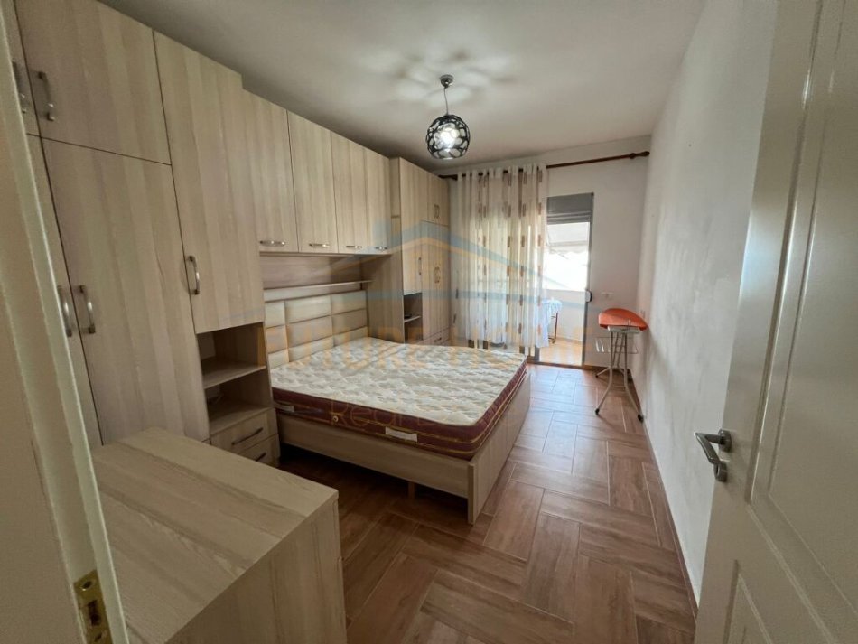 Durres, jepet me qera apartament 2+1 Kati 11, 83 m² 500 € (UKD, Durres.)