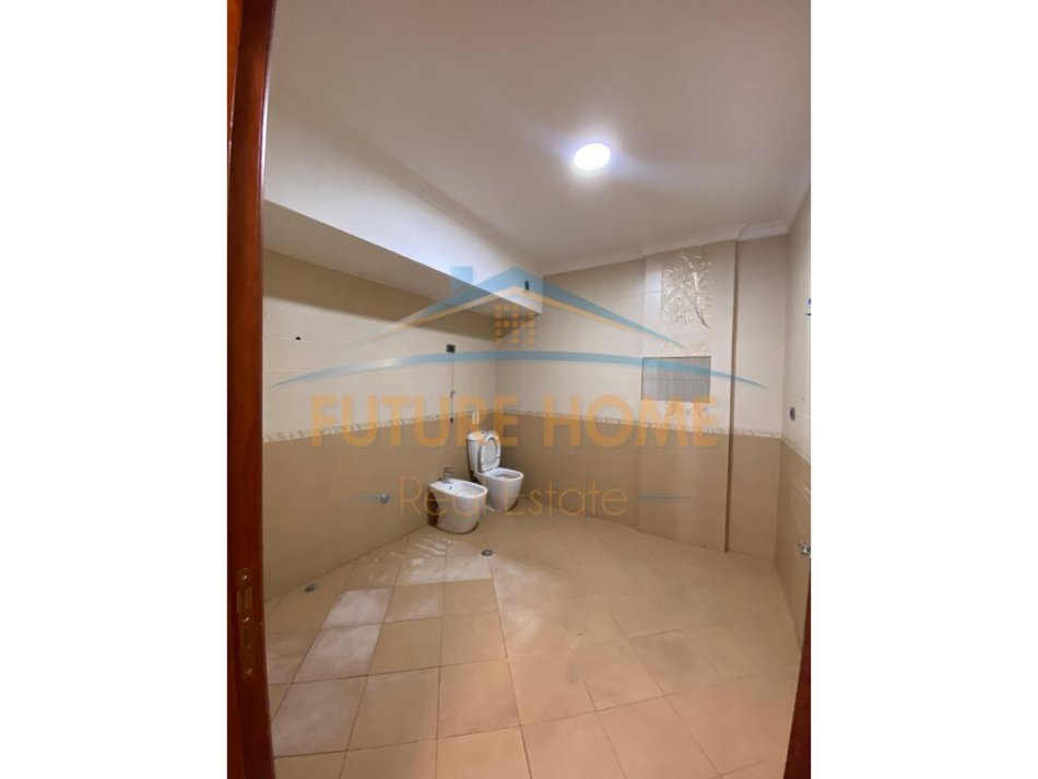 Tirane, jepet me qera ambjent biznesi Kati 4, 320 m² 4.500 € (BLLOK)