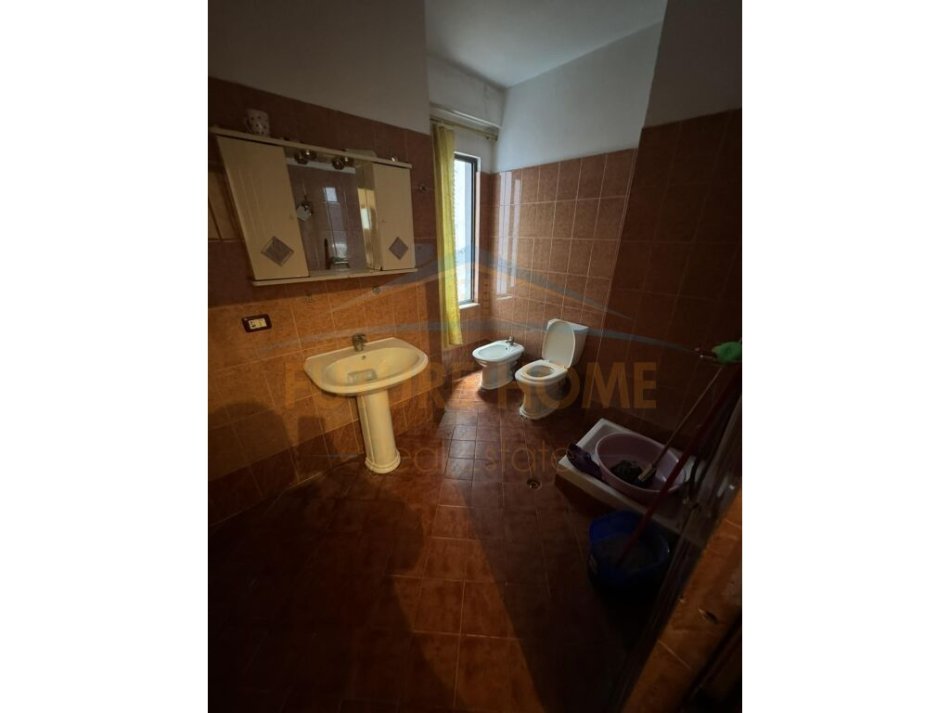 Shitet, Apartament 2+1, Yzberisht