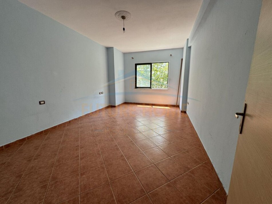 Tirane, shitet apartament 2+1 Kati 2, 112 m² 120.000 € (Yzberisht)