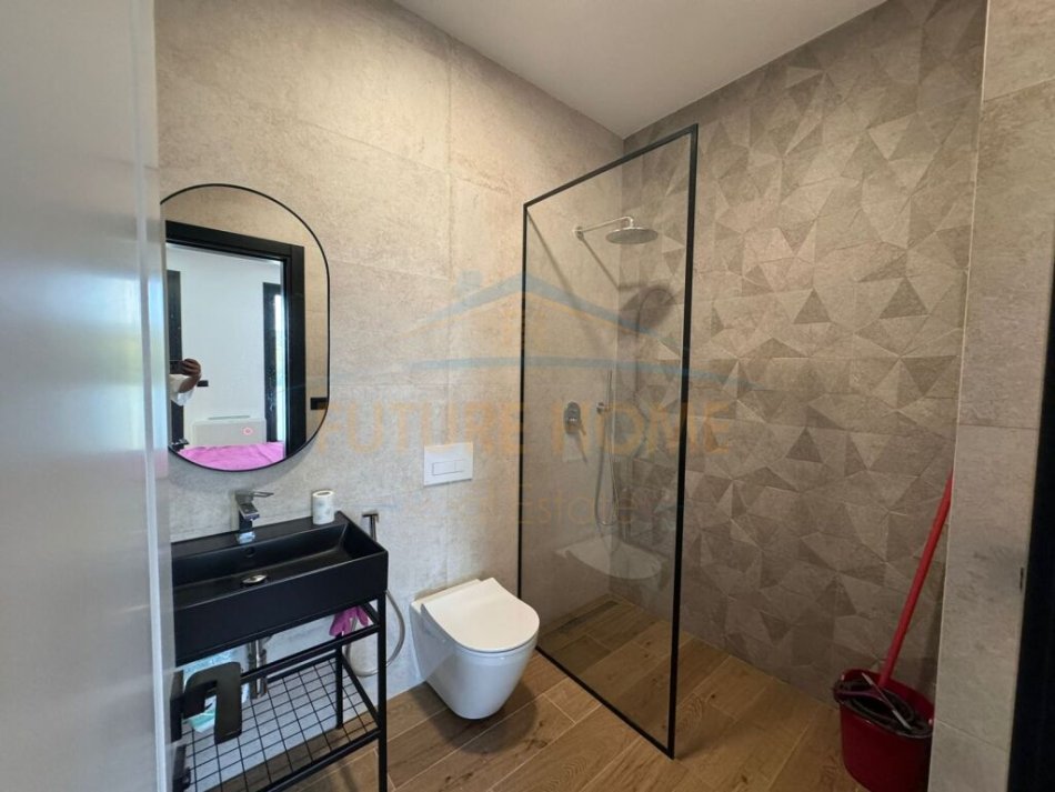 Tirane, shitet apartament 3+1+Ballkon Kati 3, 136 m² 369.000 € (TEG)