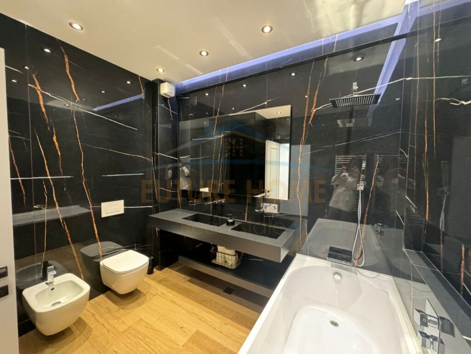 Tirane, shitet apartament 3+1+Ballkon Kati 3, 136 m² 369.000 € (TEG)