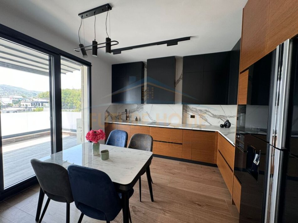 Tirane, shitet apartament 3+1+Ballkon Kati 3, 136 m² 369.000 € (TEG)