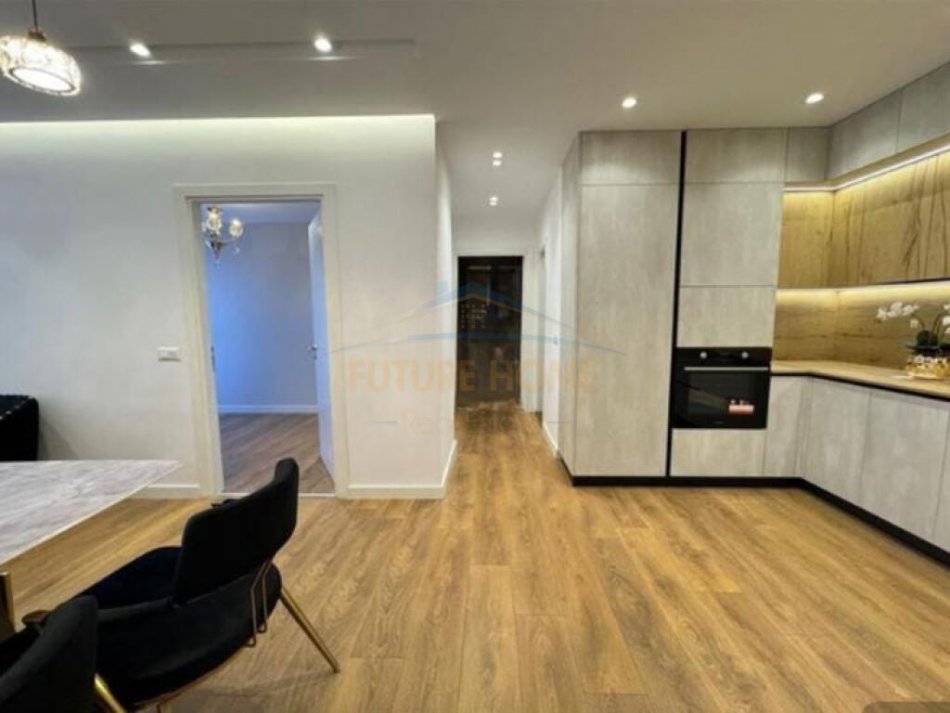 Tirane, shitet apartament 2+1+Ballkon Kati 5, 71 m² 225.000 € (Stadiumi Dinamo)