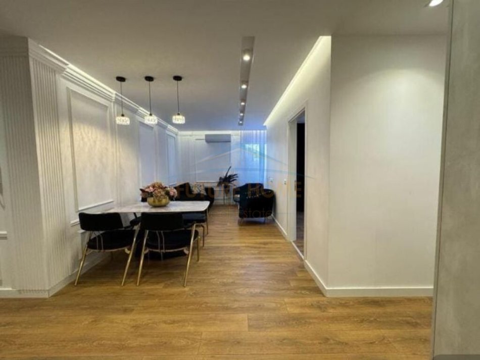 Tirane, shitet apartament 2+1+Ballkon Kati 5, 71 m² 225.000 € (Stadiumi Dinamo)