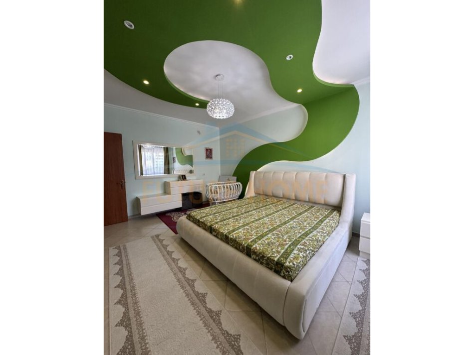 Tirane, jepet me qera apartament 2+1+Ballkon Kati 3, 120 m² 500 € (UNAZA E RE)
