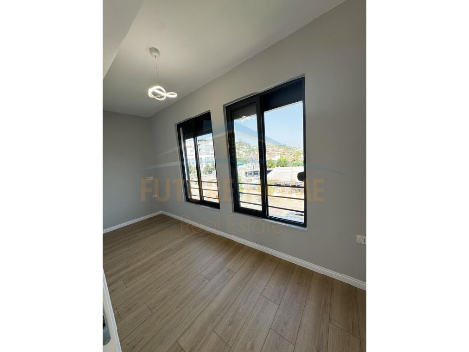 Tirane, shitet apartament 2+1+Ballkon Kati 3, 87 m² 128.000 € (UNAZA E RE)