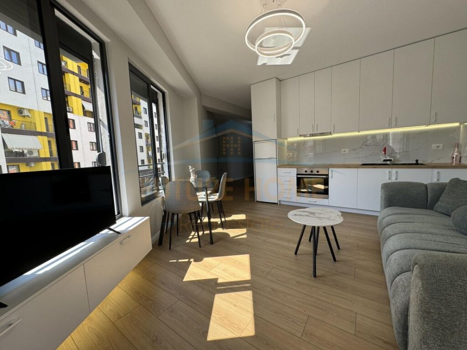 Tirane, shitet apartament 2+1+Ballkon Kati 3, 87 m² 128.000 € (UNAZA E RE)