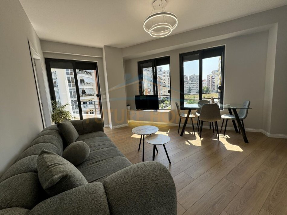 Tirane, shitet apartament 2+1+Ballkon Kati 3, 87 m² 128.000 € (UNAZA E RE)