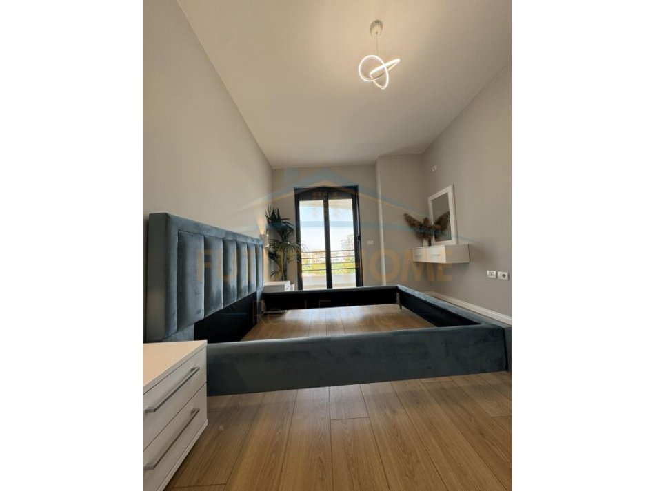 Tirane, shitet apartament 2+1+Ballkon Kati 3, 87 m² 128.000 € (UNAZA E RE)