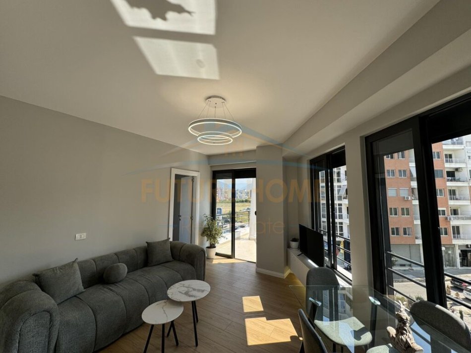 Tirane, shitet apartament 2+1+Ballkon Kati 3, 87 m² 128.000 € (UNAZA E RE)
