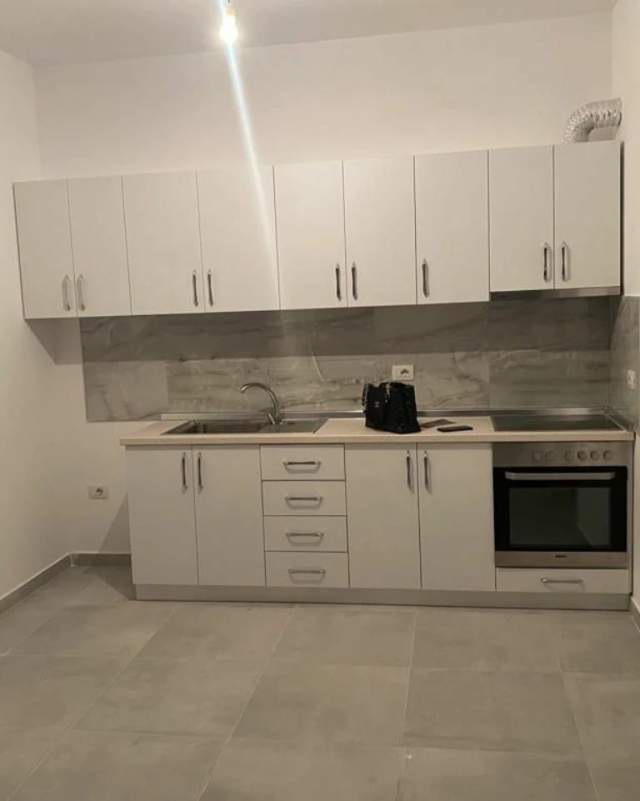 Tirane, jepet me qera apartament 1+1+BLK Kati 4, 65 m² 300 Euro (Kongresi i Manastirit)