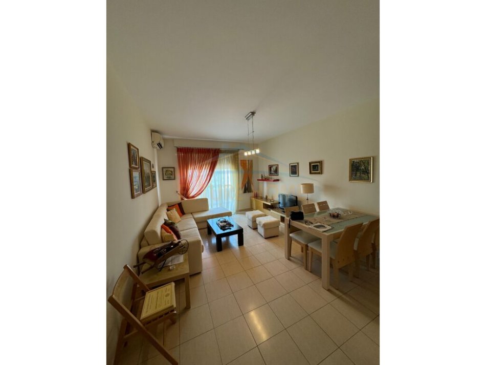 Tirane, jepet me qera apartament 2+1+Ballkon Kati 4, 112 m² 650 € (Hoxha Tahsim)
