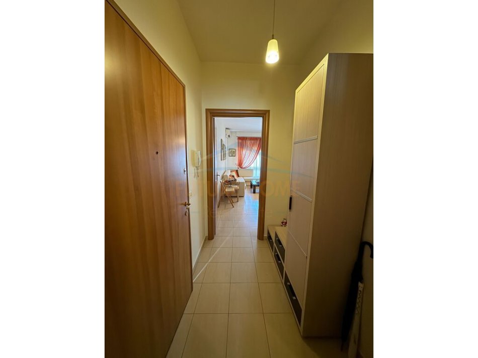 Tirane, jepet me qera apartament 2+1 Kati 4, 112 m² 650 € (Pazari i Ri)