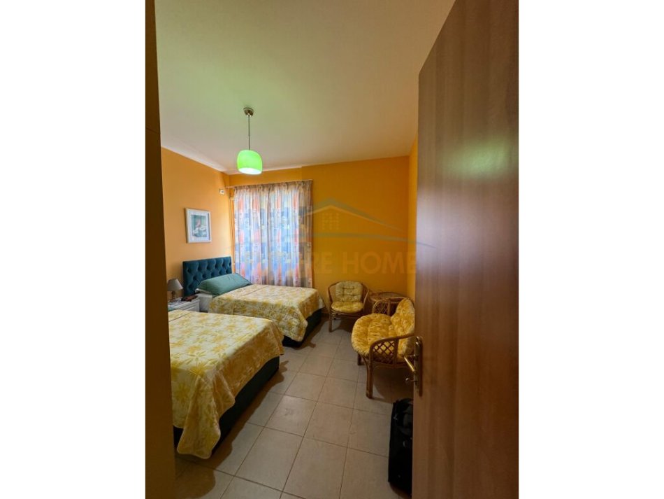 Tirane, jepet me qera apartament 2+1+Ballkon Kati 4, 112 m² 650 € (Hoxha Tahsim)