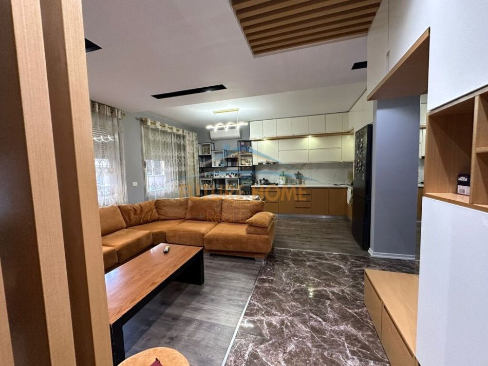 Tirane, shitet apartament 3+1+Ballkon Kati 1, 116 m² 180.000 € (KOPSHTI ZOOLOGJIK)