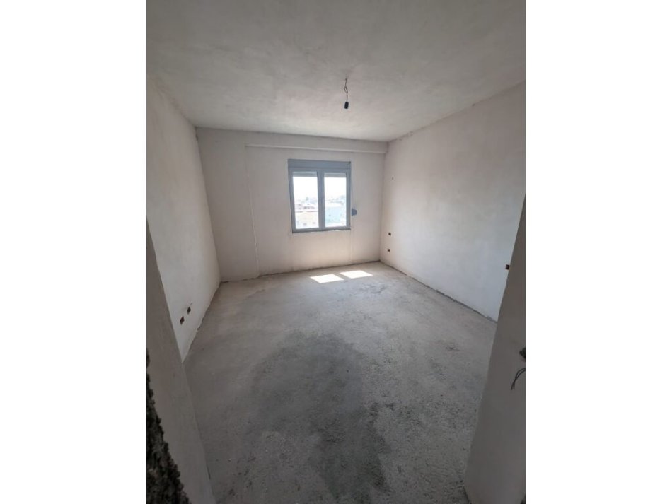 Tirane, shitet apartament 2+1+Ballkon Kati 4, 113 m² 105.000 € (Azem Galica,Babrru)