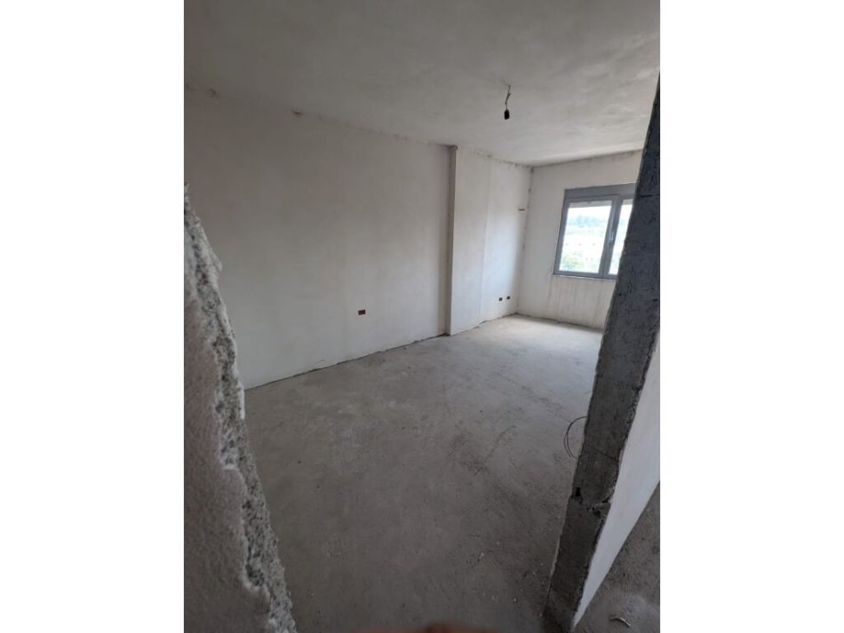 Tirane, shitet apartament 2+1+Ballkon Kati 4, 113 m² 105.000 € (Azem Galica,Babrru)