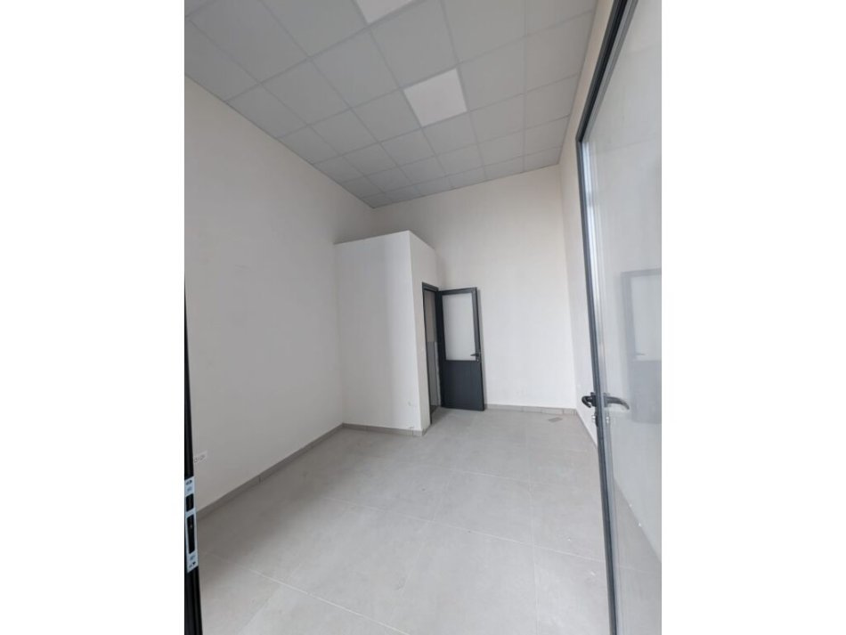 Tirane, shitet apartament 1+1+post parkim+dyqan,Kati 1, 68 m² 184.000 € (Selite)
