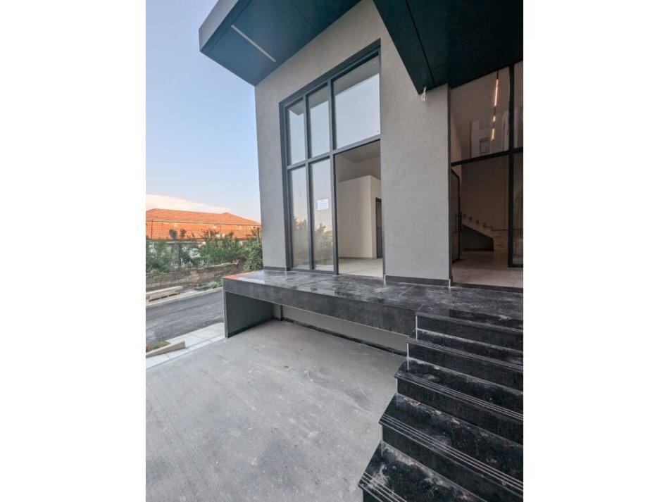 Tirane, shitet apartament 1+1+post parkim+dyqan,Kati 1, 68 m² 184.000 € (Selite)