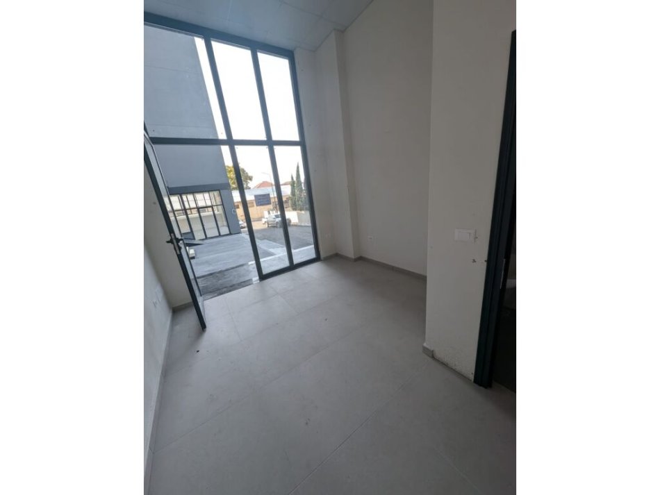 Tirane, shitet apartament 1+1+post parkim+dyqan,Kati 1, 68 m² 184.000 € (Selite)
