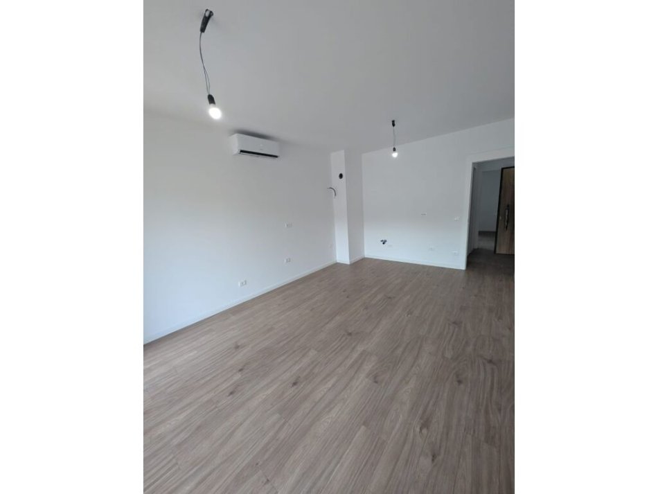 Tirane, shitet apartament 1+1+post parkim+dyqan,Kati 1, 68 m² 184.000 € (Selite)