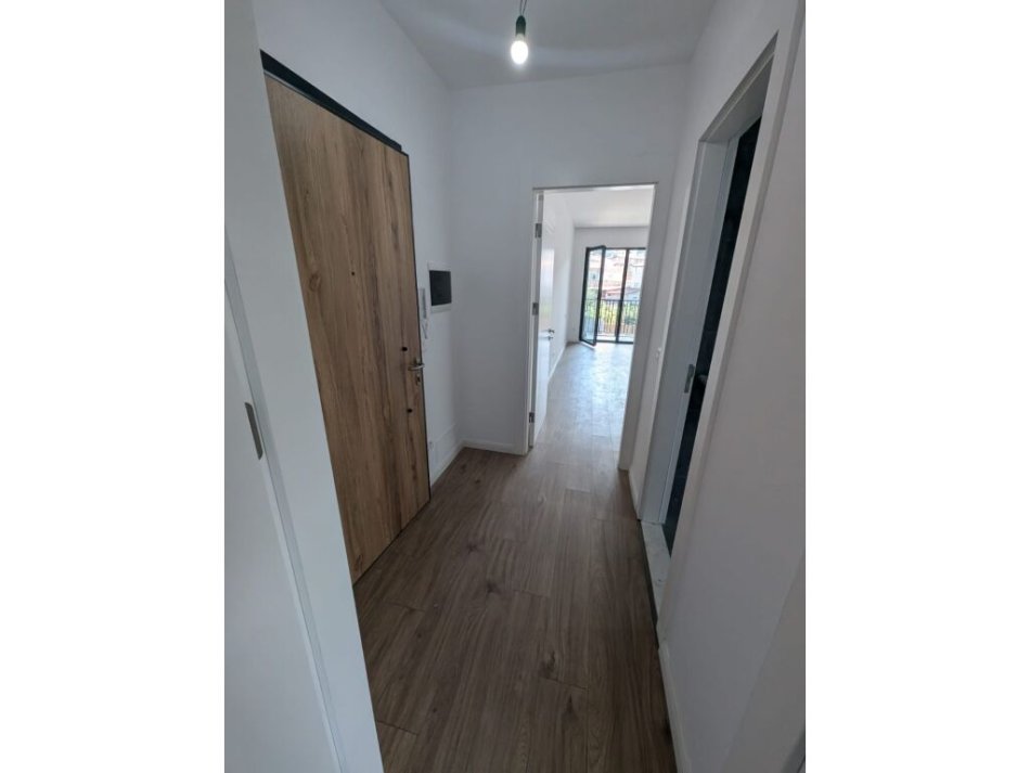 Tirane, shitet apartament 1+1+post parkim+dyqan,Kati 1, 68 m² 184.000 € (Selite)