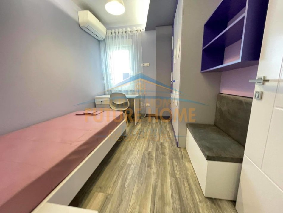 Tirane, jepet me qera apartament 3+1+Ballkon Kati 2, 145 m² 1.000 € (SAUK)