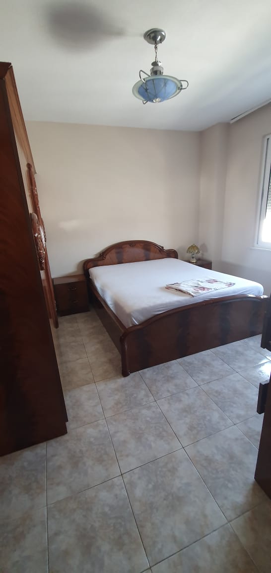 Tirane, jepet me qera apartament 2+1+BLK Kati 8, 100 m² 50.000 Leke (komuna e Parisit)