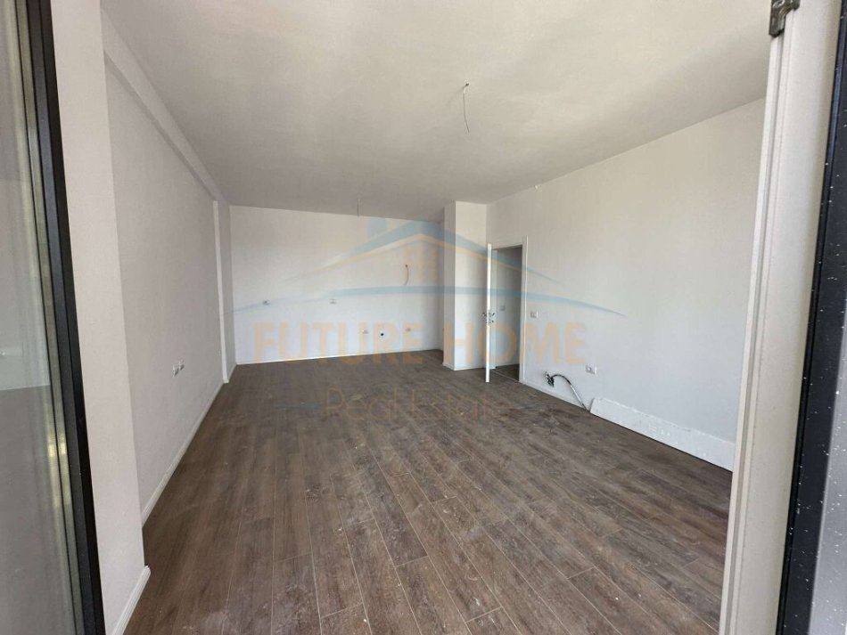 Tirane, shitet apartament 2+1+Ballkon Kati 4, 116 m² 197.200 € (FUSHA E AVIACIONIT)