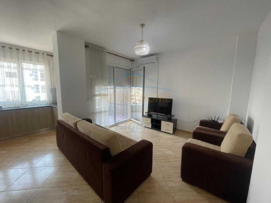 Tirane, jepet me qera apartament 2+1+Ballkon Kati 2, 110 m² 500 € (KOPSHTI ZOOLOGJIK)