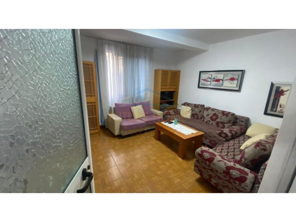 Tirane, shitet apartament 3+1 Kati 2, 107 m² 140.000 € (Rruga Idriz Dollaku)